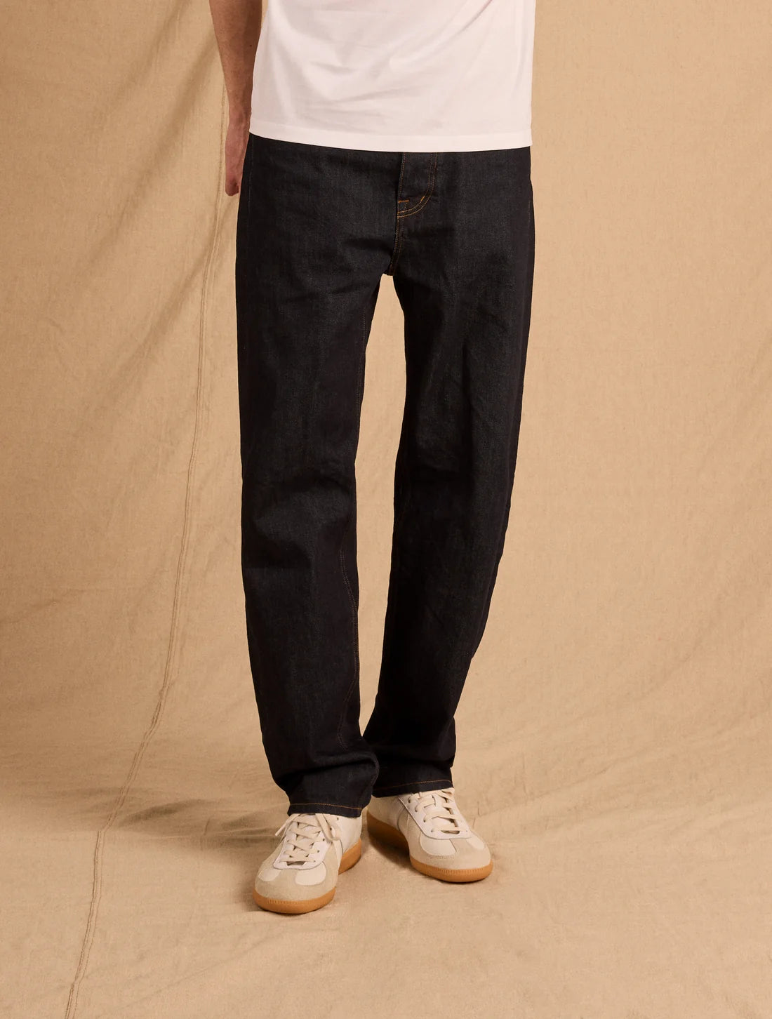 Straight Leg Jean in Rinse Wash